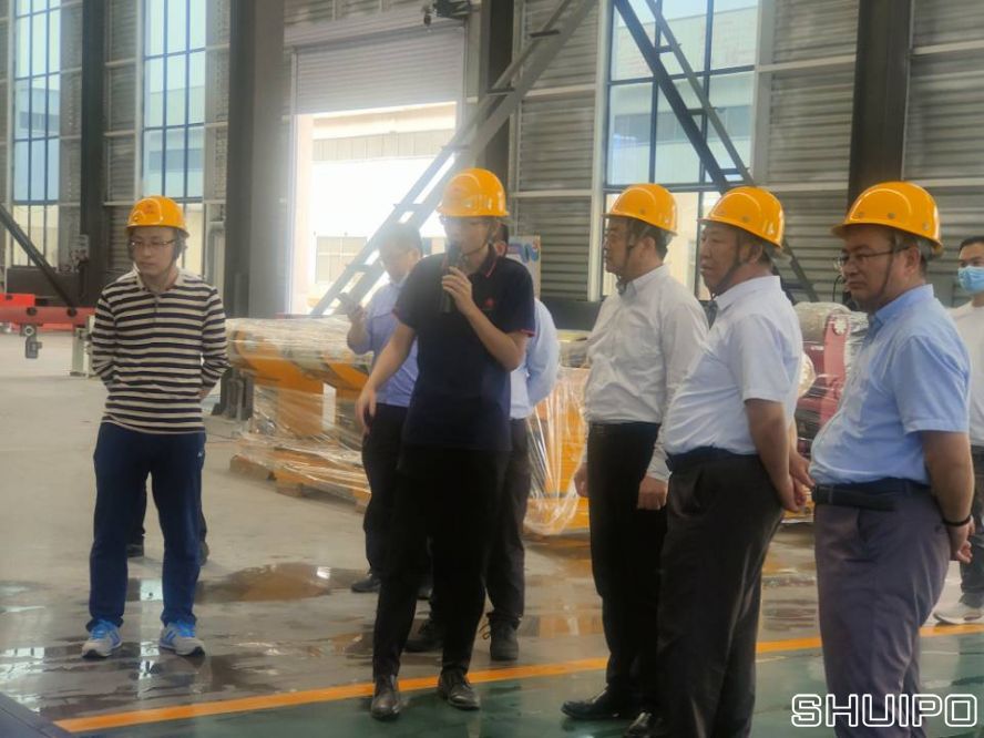 山東省科學院激光研究所所長賈中青、山東省機械設計研究院院長林江海帶領激光、高端裝備領域專家一行9人到水泊焊割實地調(diào)研2